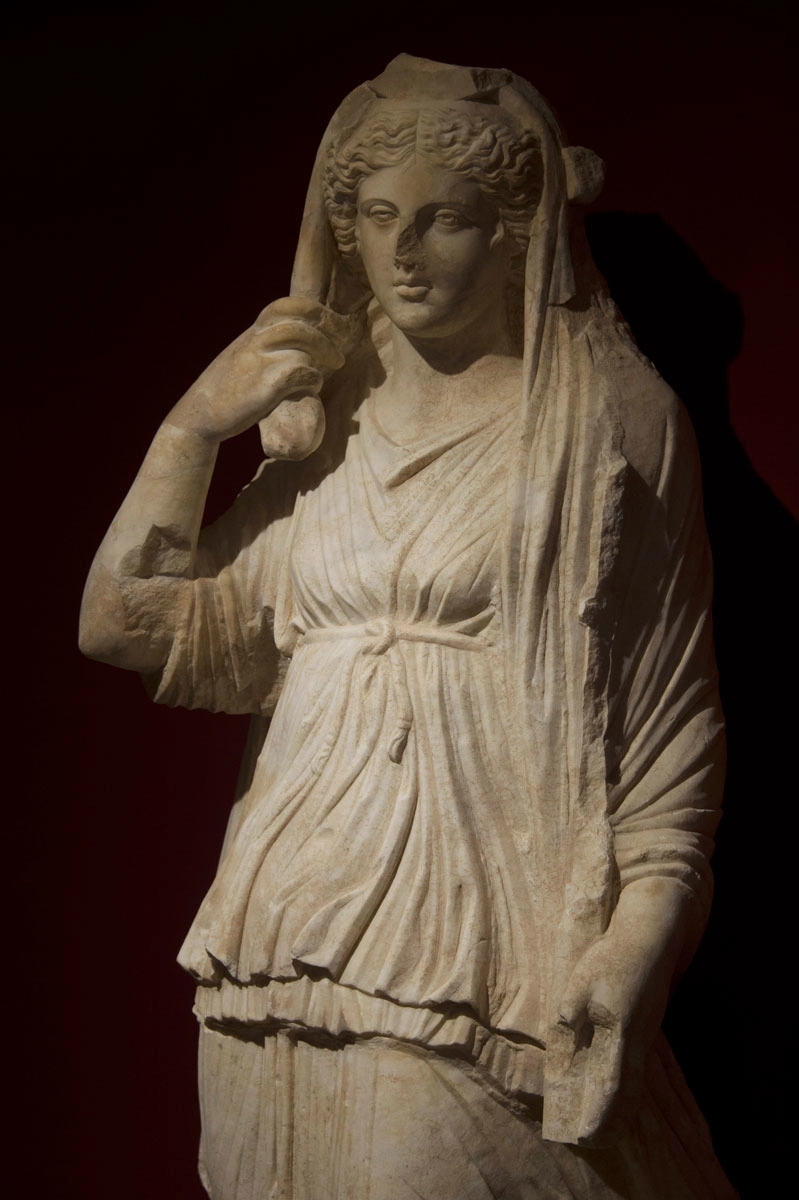 roman-selene-statue-perge-antalya-wiki