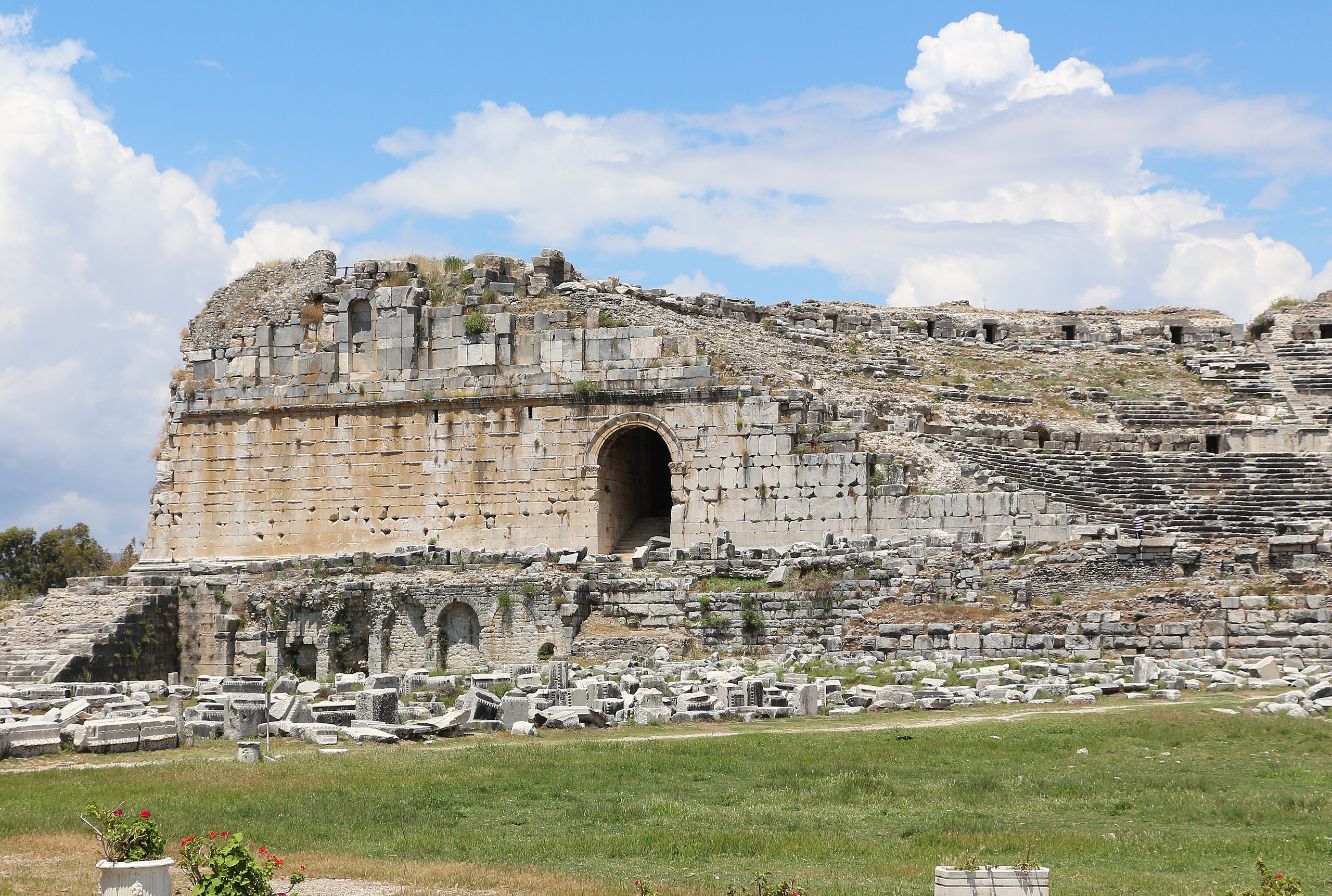 Miletus_-_Ancient_Greek_theatre_02