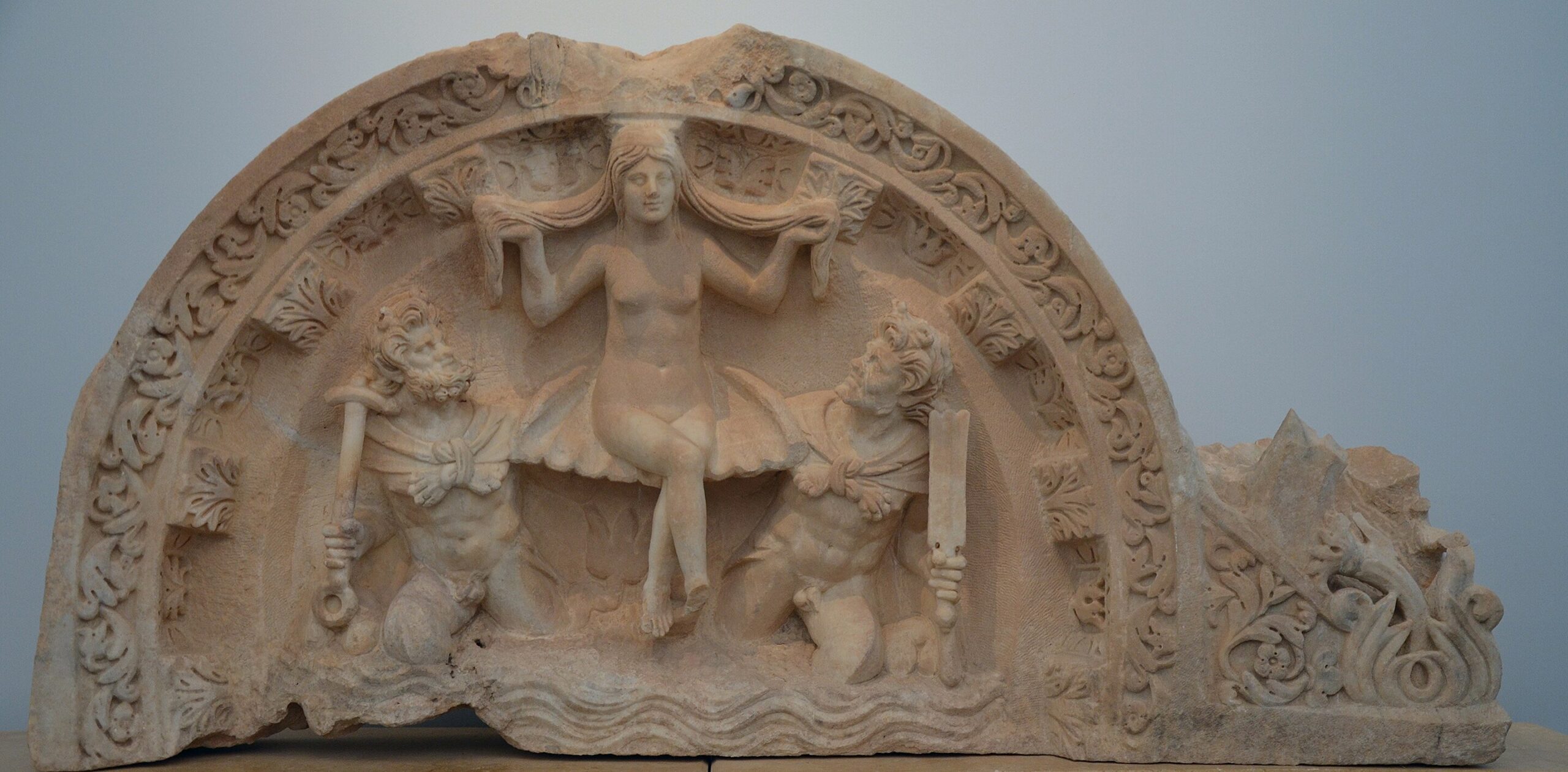 Relief_depicting_the_birth_of_Aphrodite_(Aphrodite_Anadyomene),_Aphrodisias_Museum,_Turkey_(19868596734)